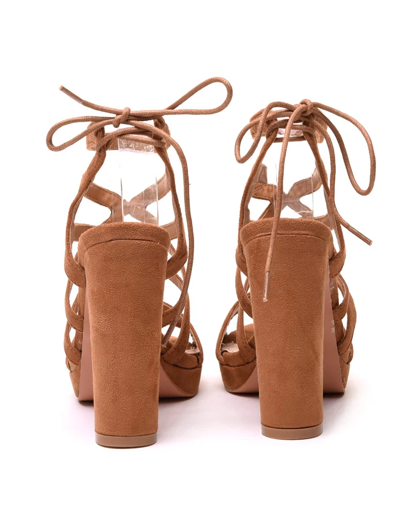 Sandales camel en suédine à talons épais