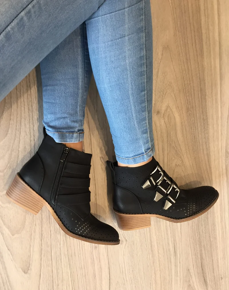 Bottines noires à petits talons