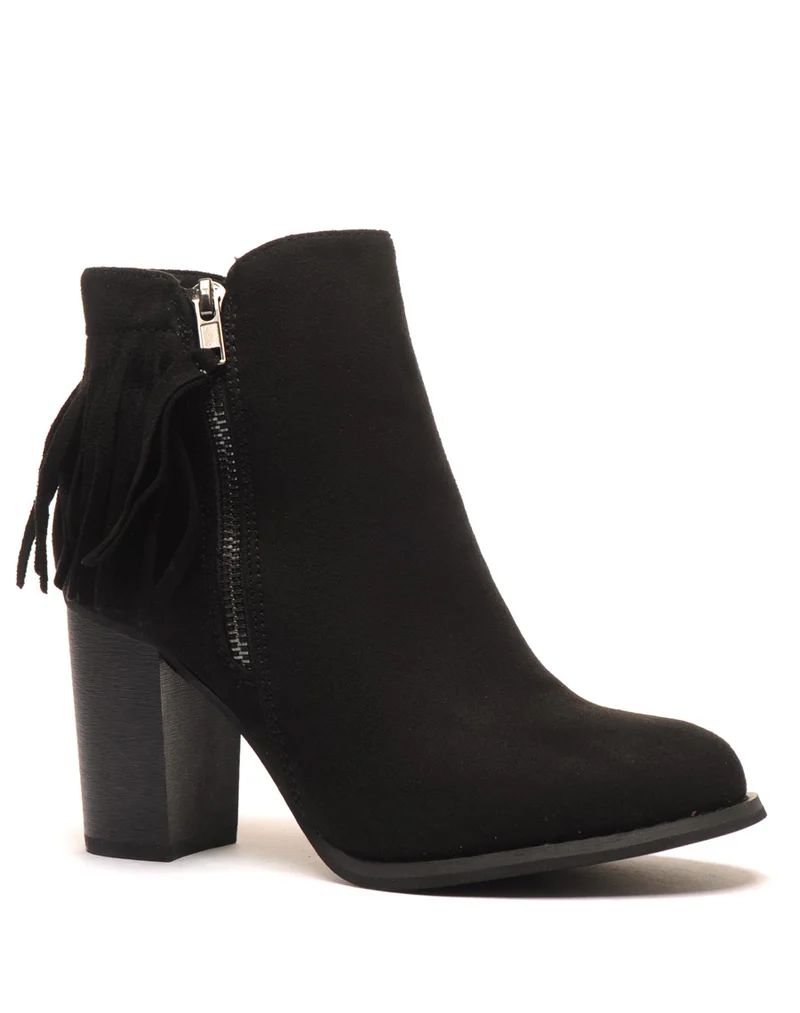 Bottines à talon noires mates avec franges