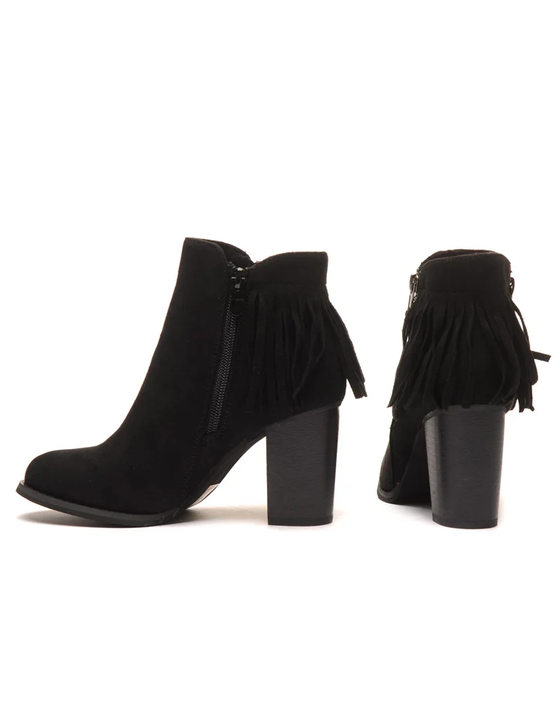 Bottines à talon noires mates avec franges