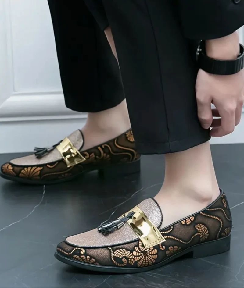 Mocassins Vernis À Glands Et Sequins