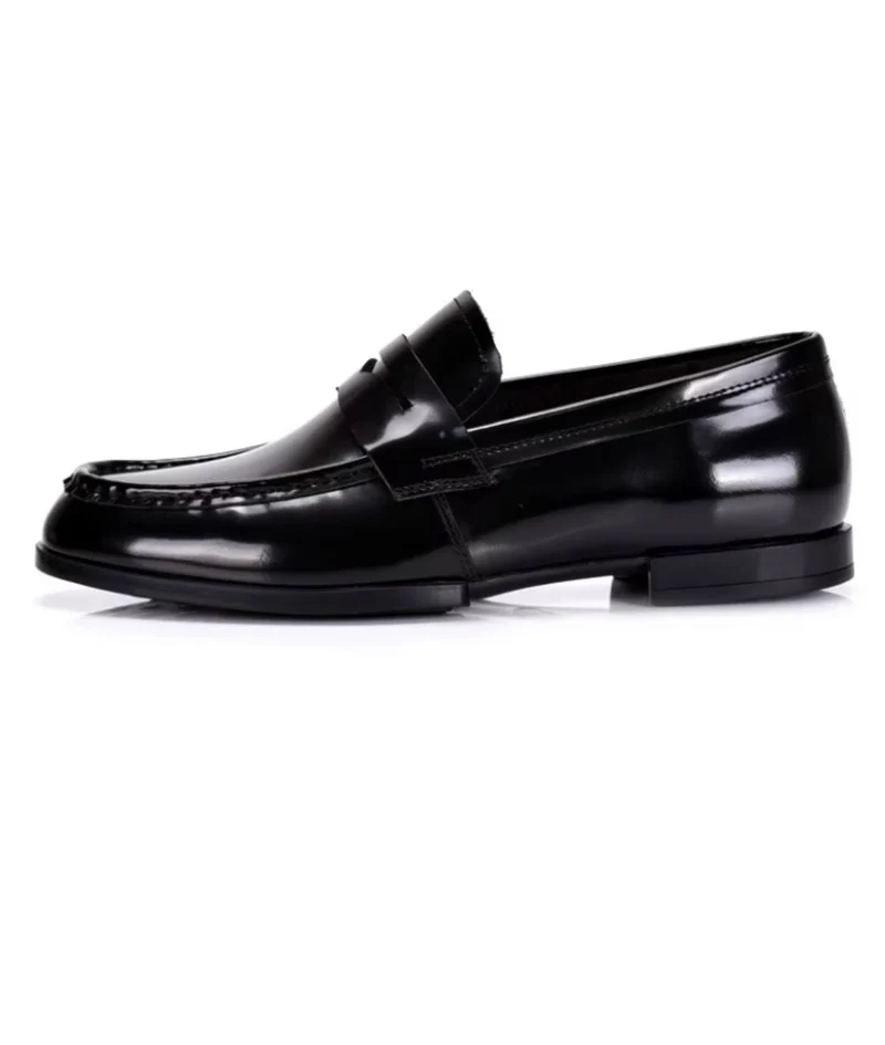 Mocassins Noirs Vernis En Cuir Avec Un Talon Carré