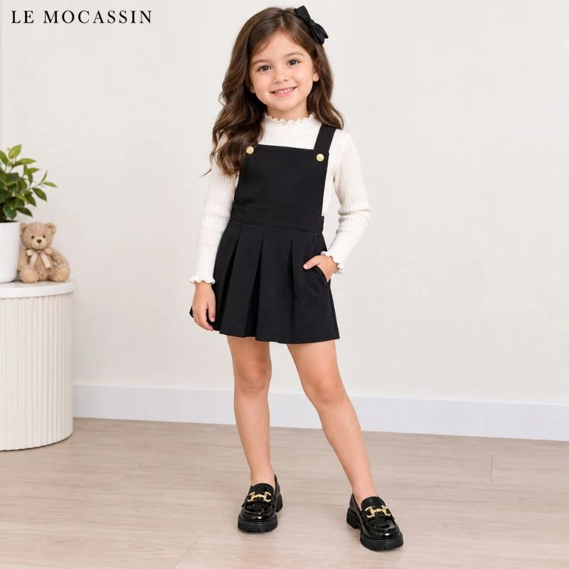 Mocassins Vernis Avec Une Chaîne Brillante Pour Fille