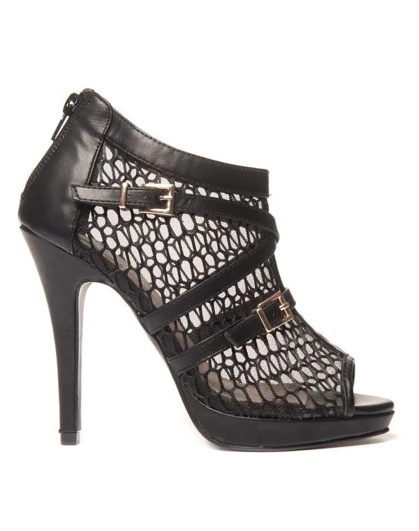 Chaussure noire avec lanières et résille