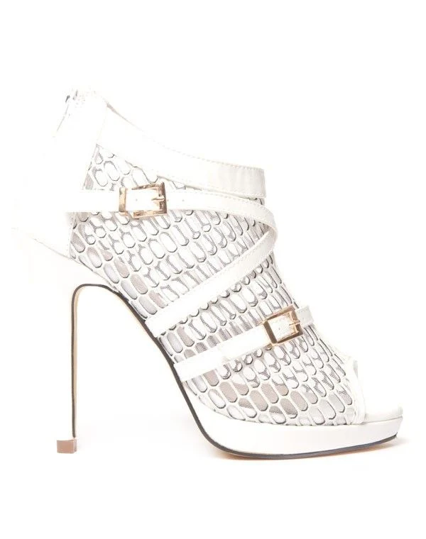 Chaussure blanche avec lanières et résille