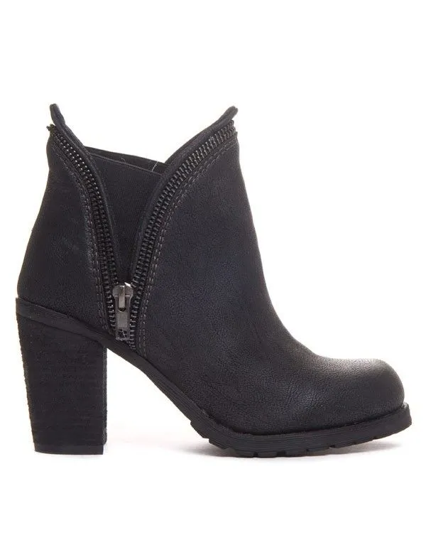 Bottines noires à talon carré