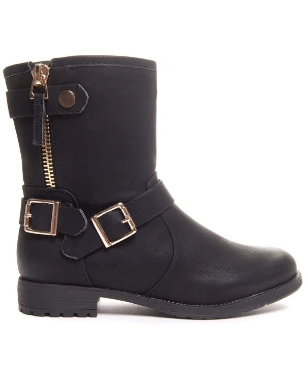Botte noire avec détails métalliques dorés