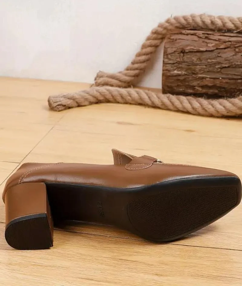 Mocassins Vintage À Talons Et Chaînettes En Cuir Pour Femmes