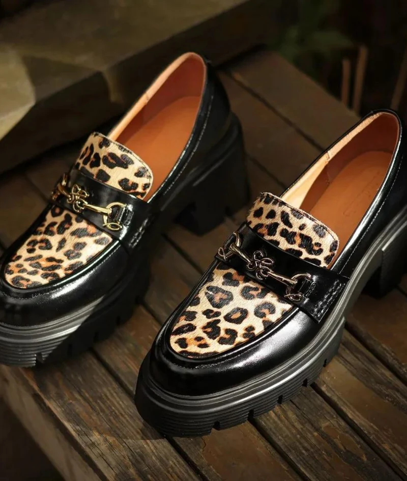 Mocassins Style British Avec Imprimé Léopard Et Boucles Dorées