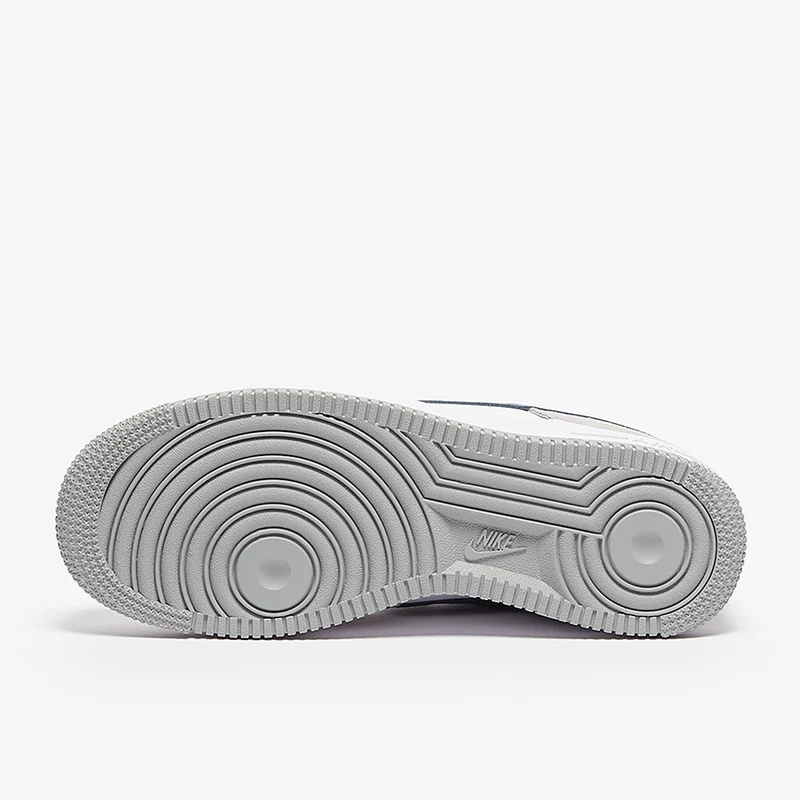 Nike Sportswear Older Kids Air Force 1 LV8 (GS)